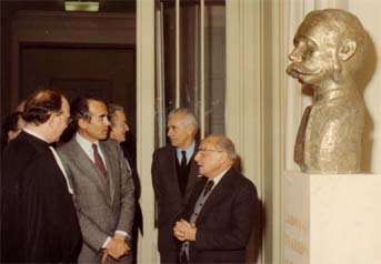2 mars 1984 - Inauguration du buste de Ludovic Trarieux au Palais de Justice de Bordeaux par Robert Badinter, Daniel Mayer et Jacques Chaban-Delmas  l'occasion de la cration de l'IDHBB